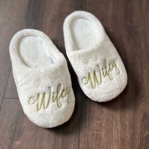 Wifey slippers NWOT